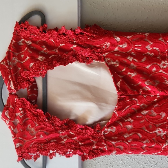 Pretty, red Francesca's lace dress in great condition! - Picture 6 of 13